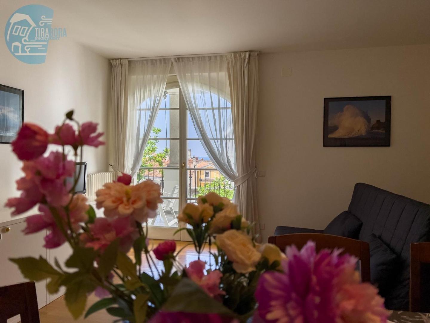 Апартаменты Cattedrale 5 Tirabora Short Rent Триест Экстерьер фото