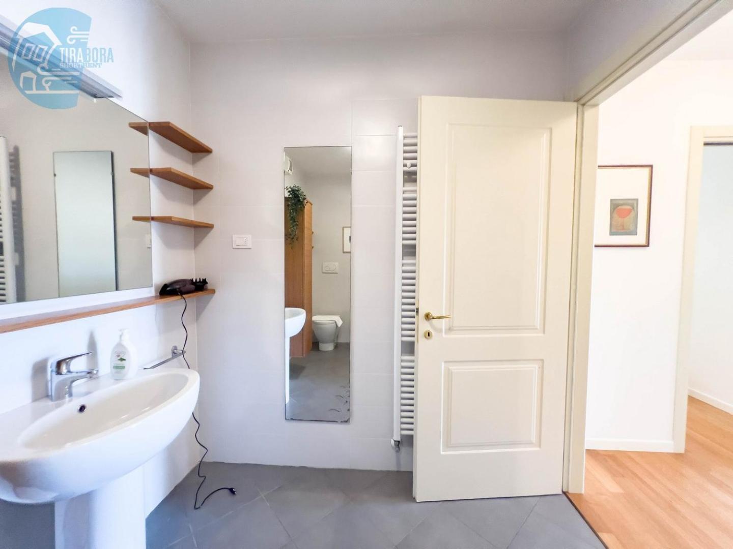 Апартаменты Cattedrale 5 Tirabora Short Rent Триест Экстерьер фото