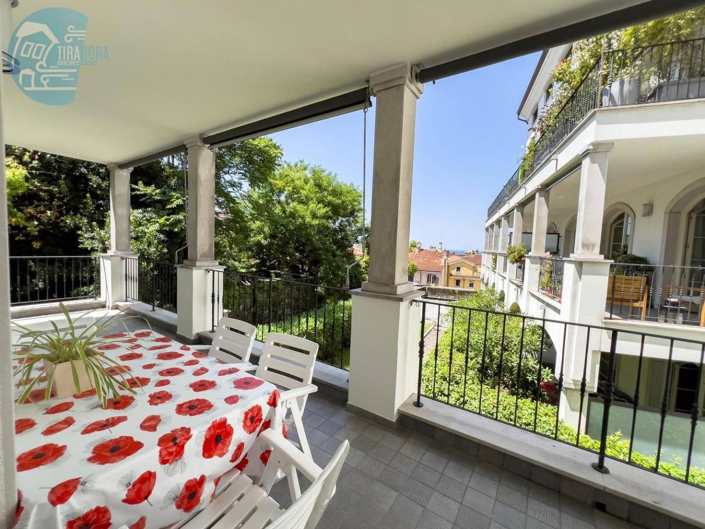 Апартаменты Cattedrale 5 Tirabora Short Rent Триест Экстерьер фото