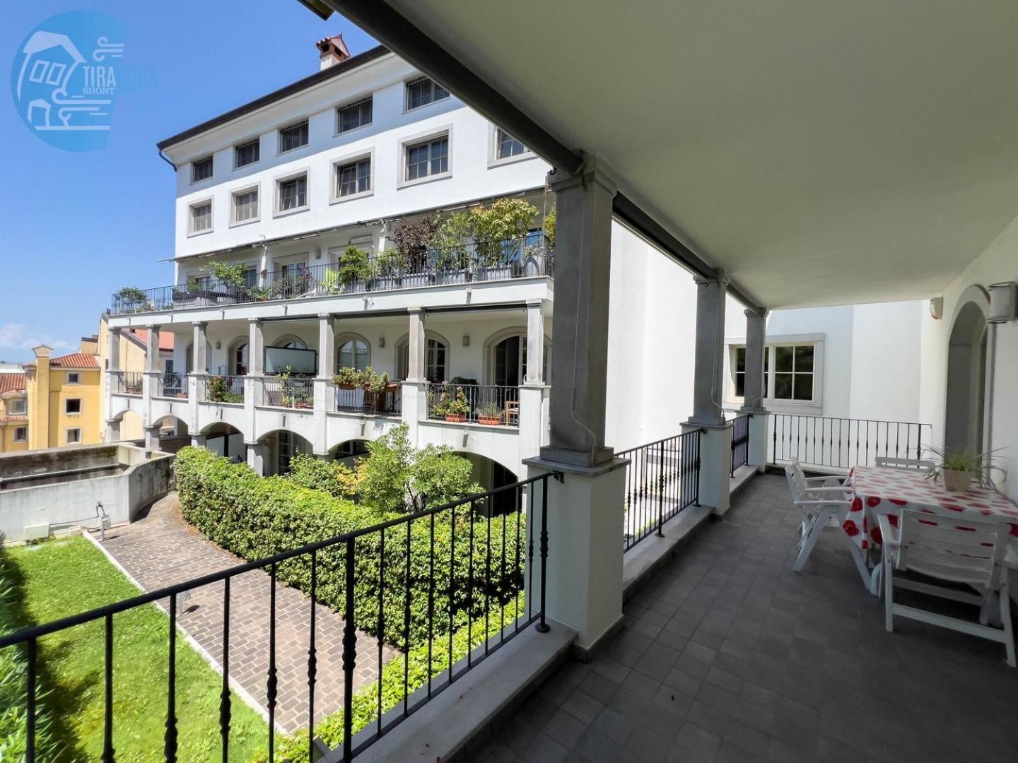 Апартаменты Cattedrale 5 Tirabora Short Rent Триест Экстерьер фото