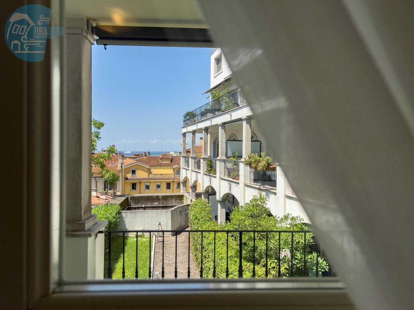 Апартаменты Cattedrale 5 Tirabora Short Rent Триест Экстерьер фото